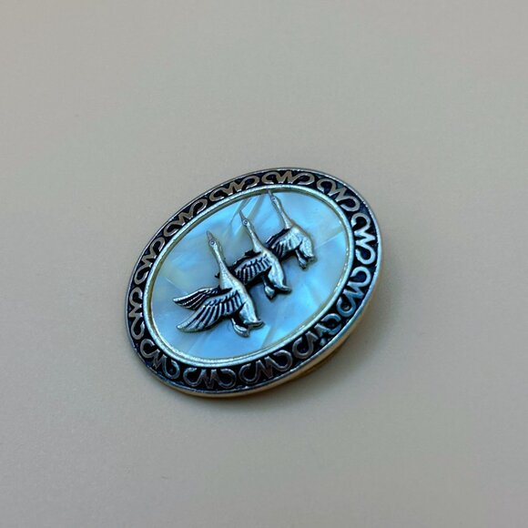 Vintage Western Germany Flying Geese Scarf Clip, Faux Mother of Pearl - Picture 3 of 5